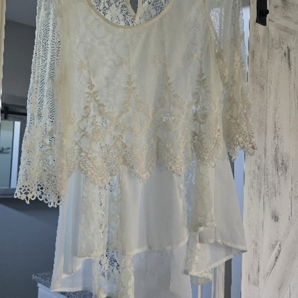 BKE Cream Lace 3/4 Sleeve Blouse